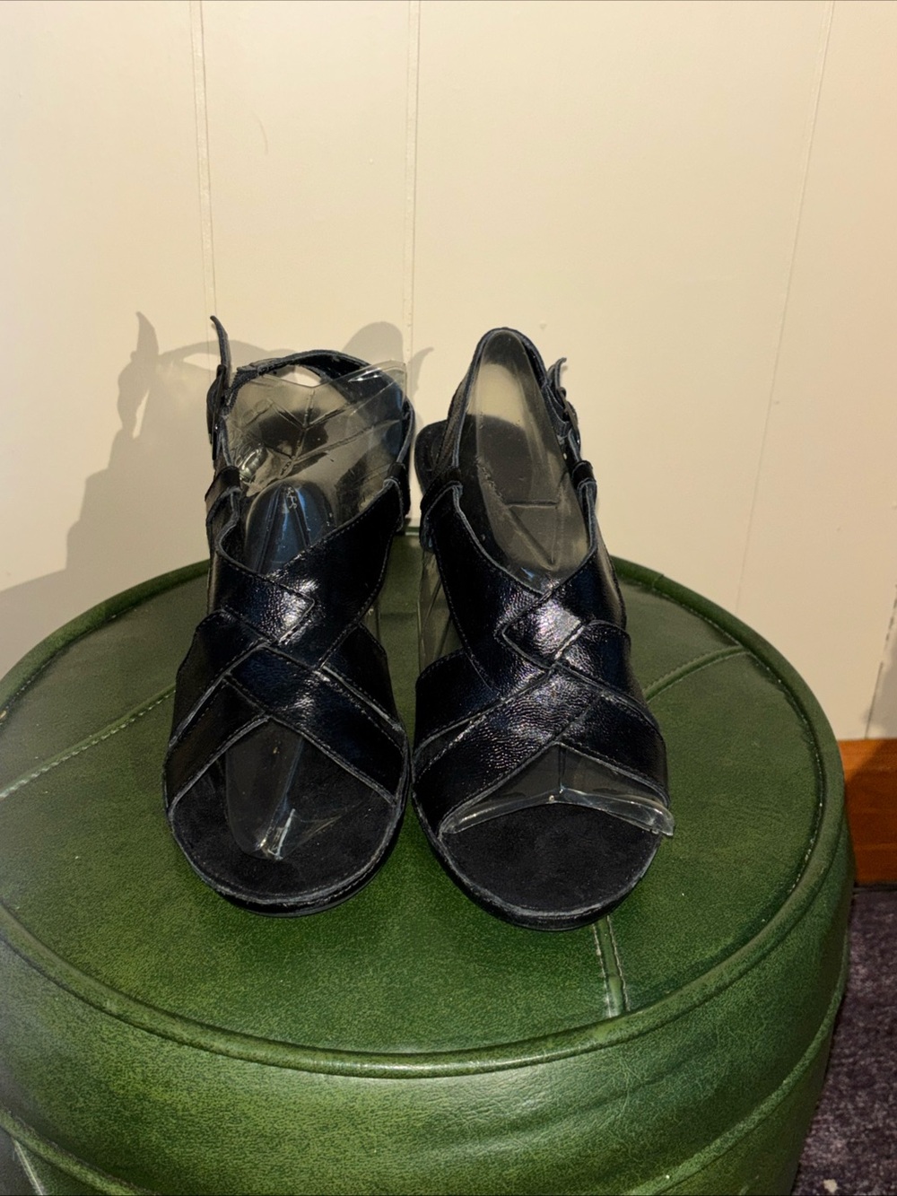 Women’s Black Leather Crisscross Open-Toe Sandals Size 8 New